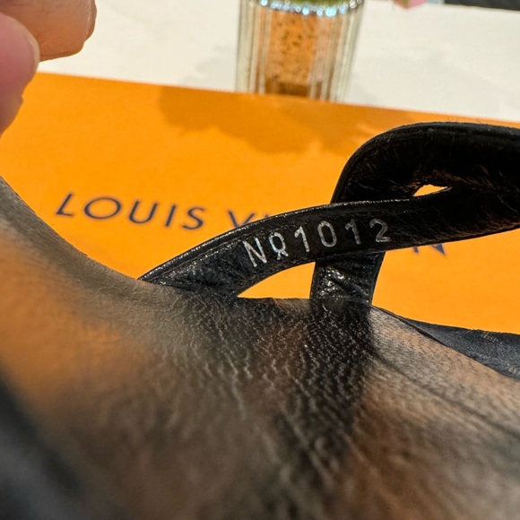 Authentic Louis Vuitton sandals - Picture 7 of 9